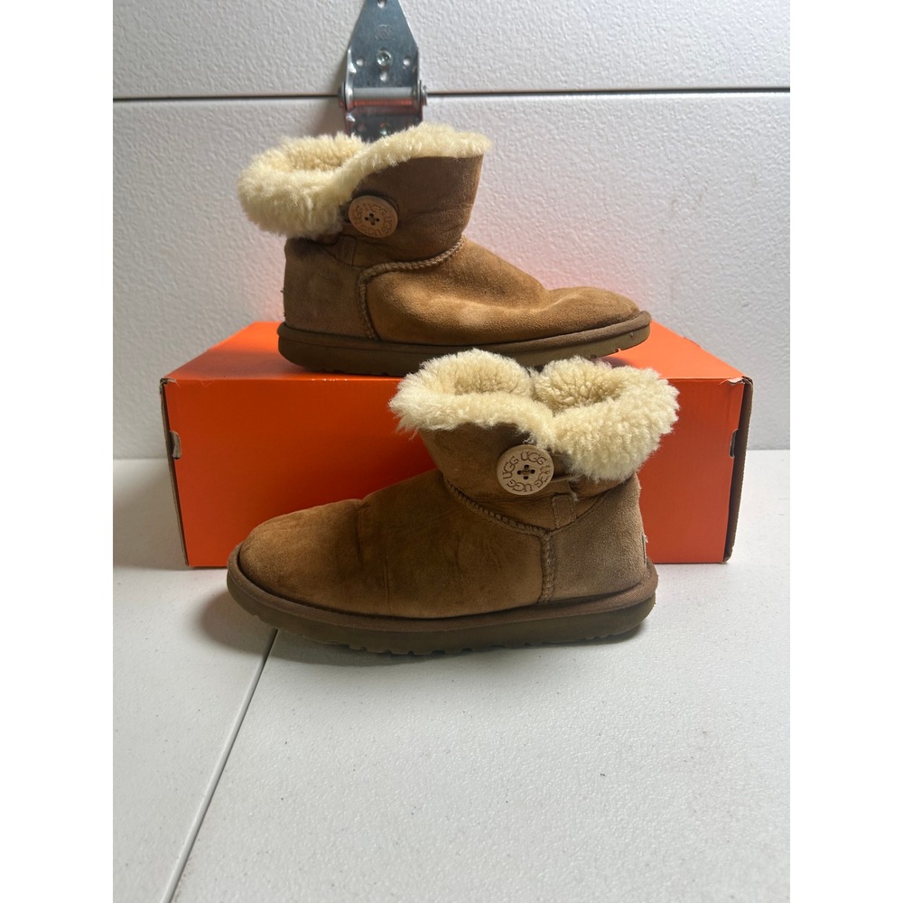 UGG Mini Bailey Button Chestnut Size 6 #3126